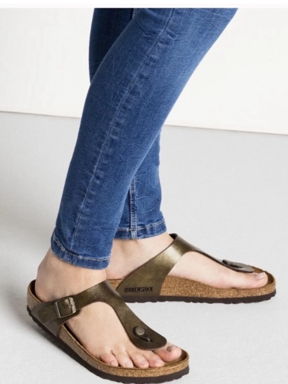 Birkenstock Gizeh in Golden Brown size 36 or 6